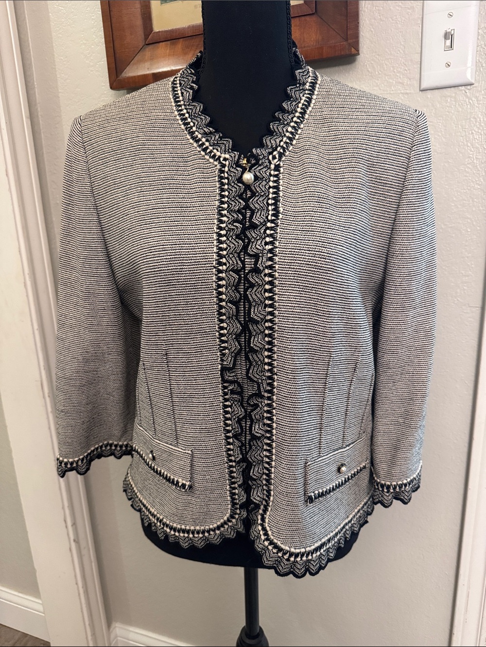 St. John Textured Black & Cream Cropped Jacket